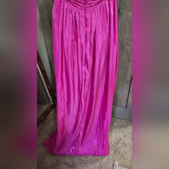 STORIA Fuchsia Sleeveless Front Twist Satin Maxi Dress. Size Medium - Picture 11 of 15